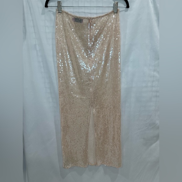 Edikted Riki light pink sheer sequin maxi Skirt - Picture 6 of 15